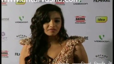Alia Bhatt Almost Nude at Filmfare Award