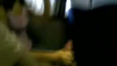 Cute Indian couple free porn blowjob in train