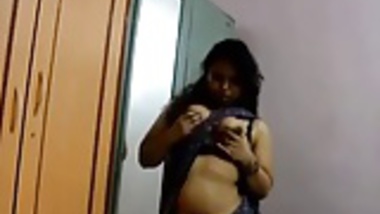 LOVELY INDIAN WIFE IN SEXY SAREE