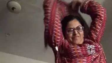 Bhabhi self-recorded nude video at home online