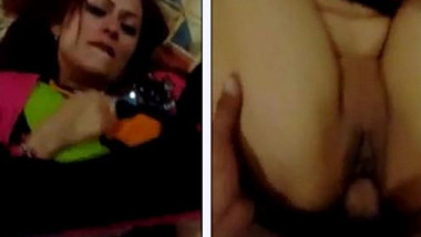 XXX guy fucks Desi girlfriend's shaved pussy in amateur sex video