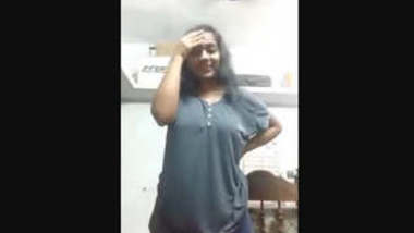 Desi Girl Shows Boobs vdo