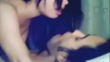 Sexy Delhi girl?s xxx video MMS with her BF