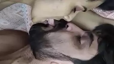 A Kolkata girl eats her BF?s dick and balls in a sex video