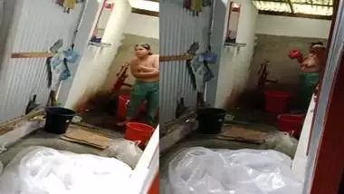 Bhabhi bathing outdoor sex mood caught by devar