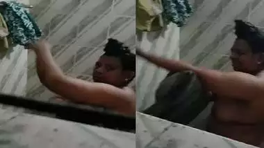 Mature aunty in bathroom taking nude bath caught