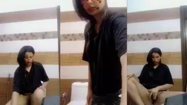Indian nude MMS of a sexy girl fingering in her bathroom