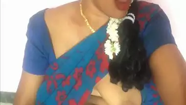Indian porn of big boob desi aunty fingering in her pussy