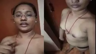 Bhabhi saying love you and showing nude body